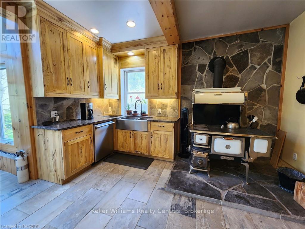 484 Carlisle Street — photo 17 of 43